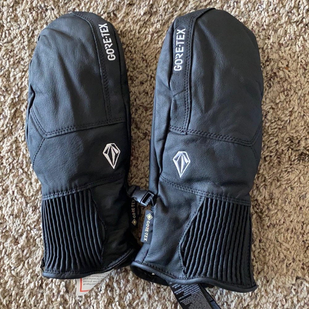 Men’s Ski Gloves NWOT